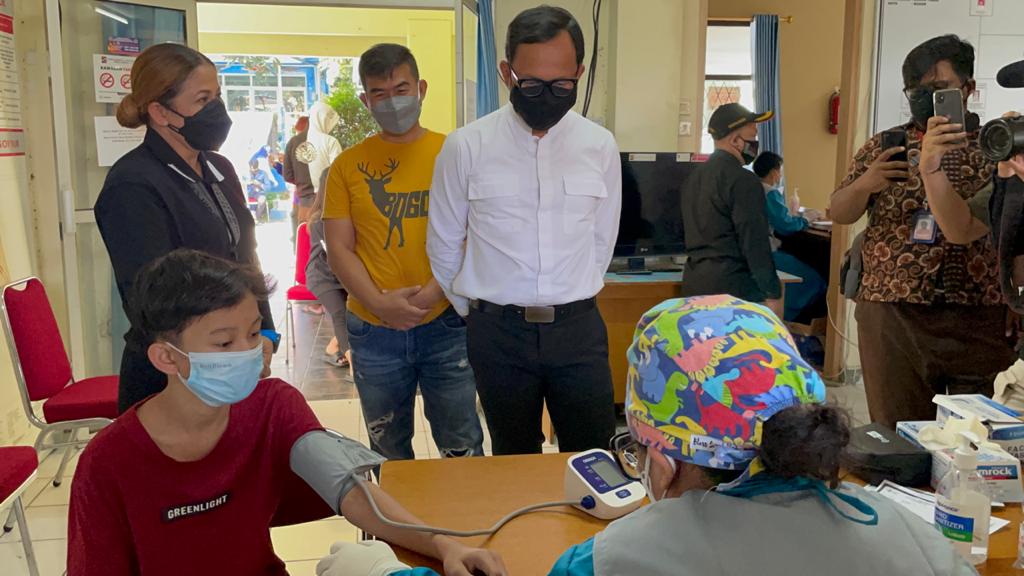 Perdana! Kecamatan Botim Gelar Vaksinasi Keliling