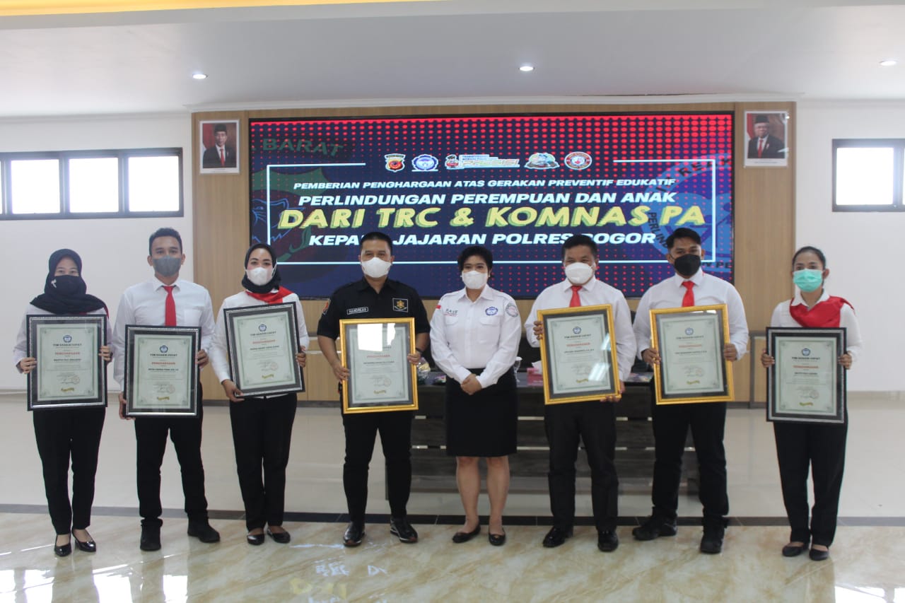 TRC Perlindungan Perempuan dan Anak Beri Penghargaan Personil Polres Bogor