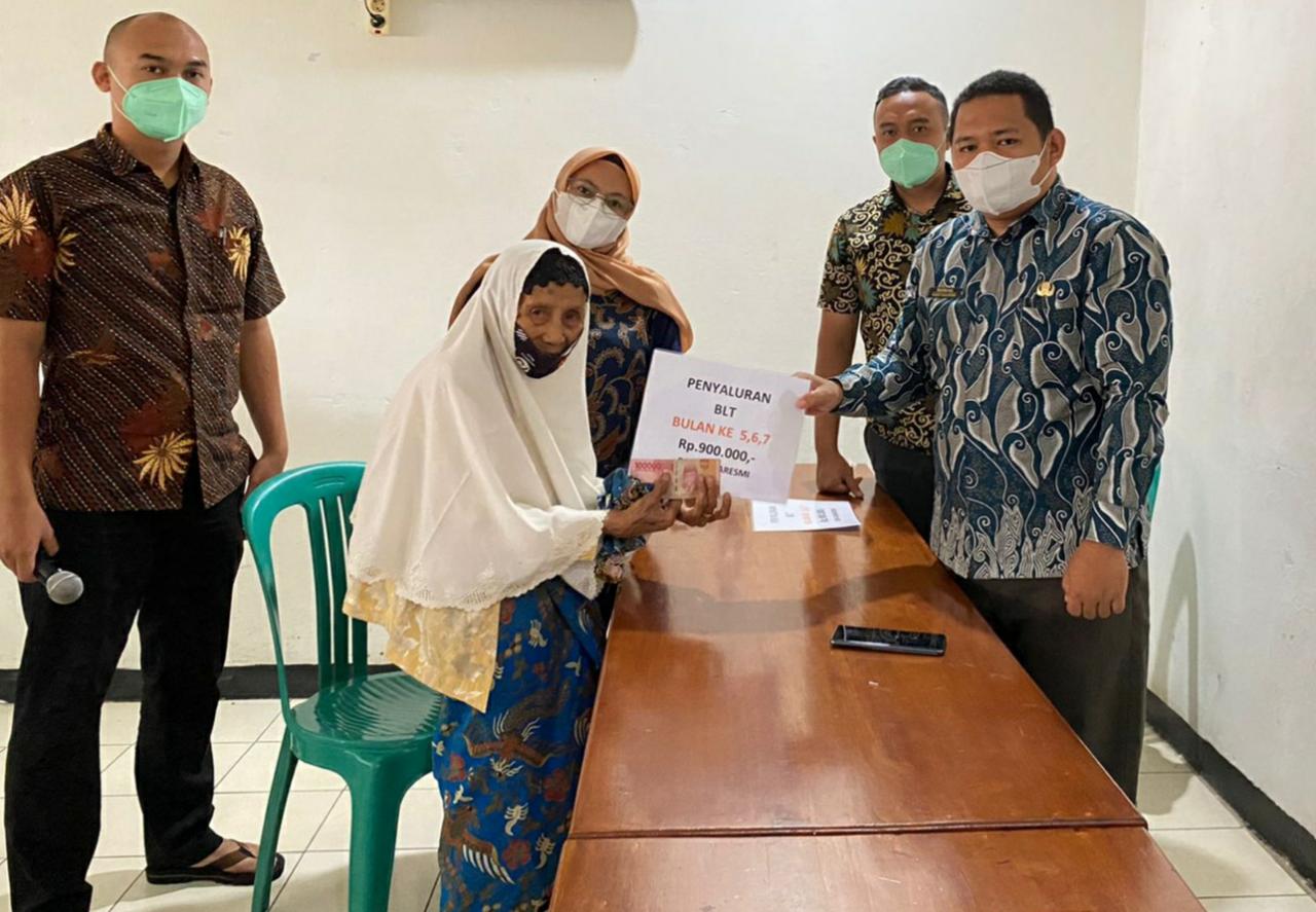 Ratusan Warga Sukaresmi Terima Bantuan BLT DD