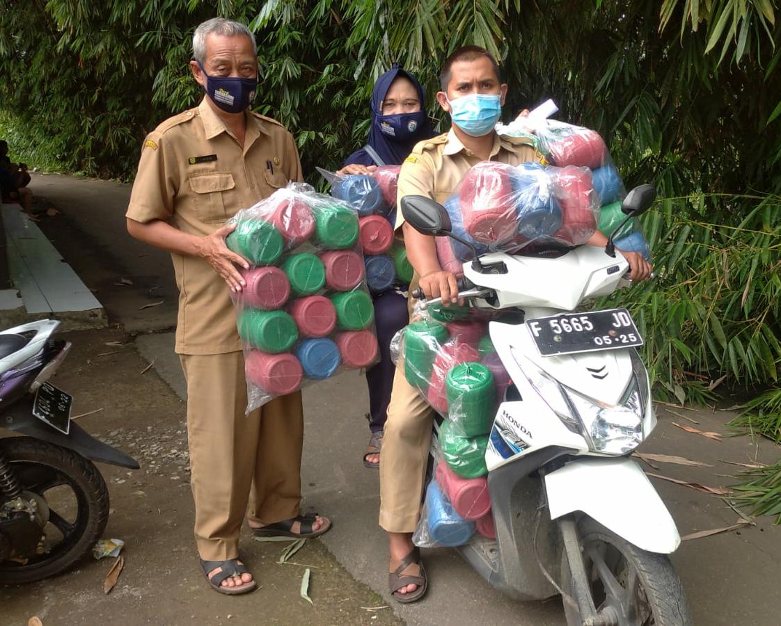 Peduli Anak Yatim, Pemdes Sinarsari Tebar Celengan