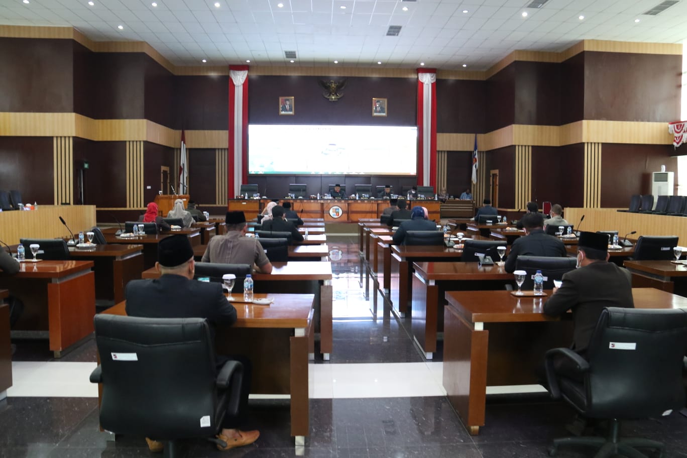 DPRD Tetapkan Raperda Keolahragaan dan Sistem Pertanian Organik