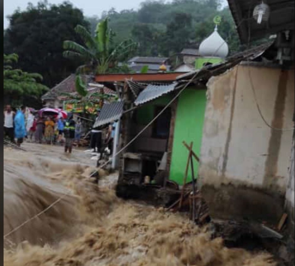 Kali Cidurian Meluap, Rumah Warga Jebol