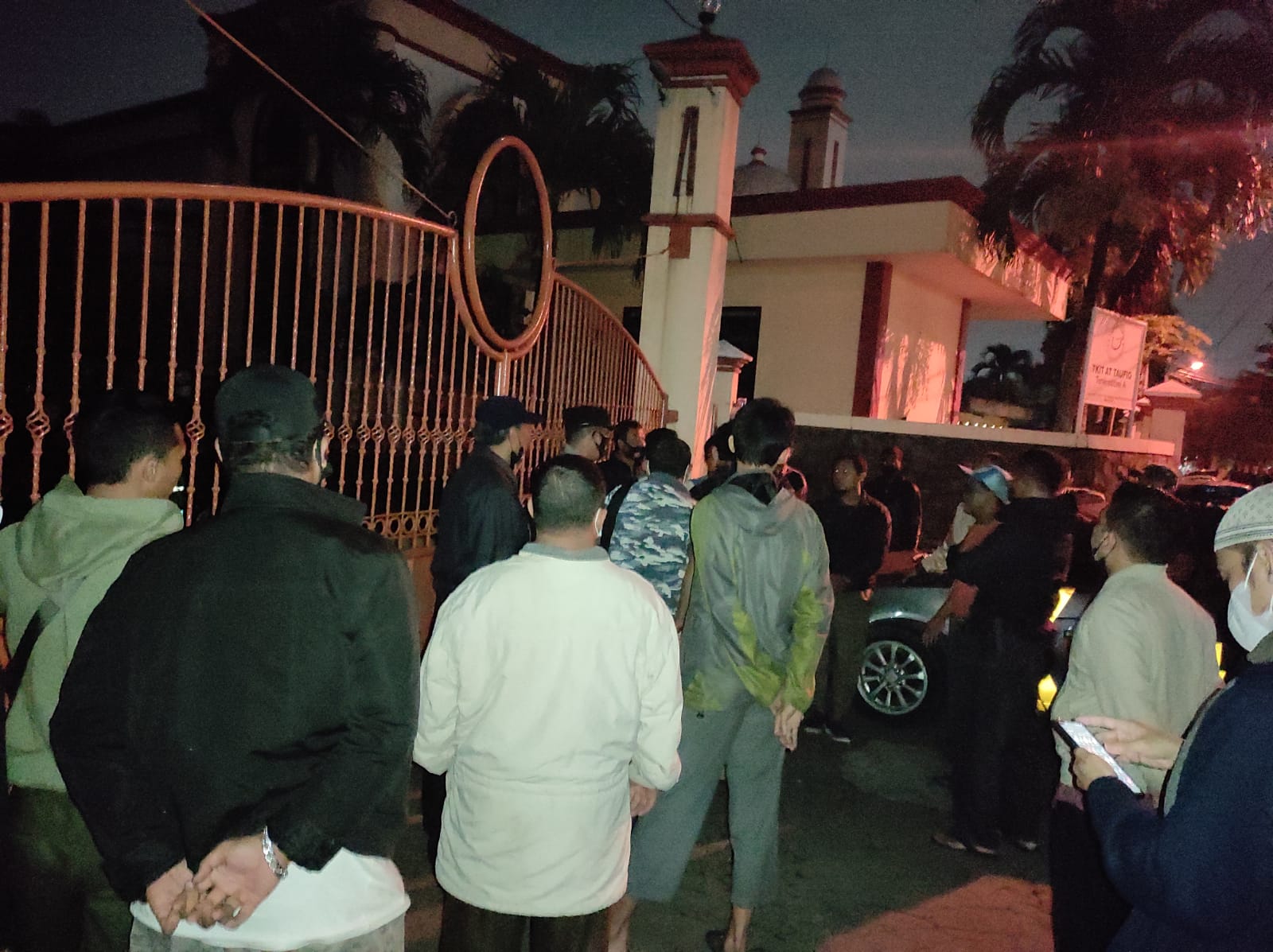 Belasan Satpam Baru dari Al-Irsyad ‘Duduki’ Sekolah At-Taufiq