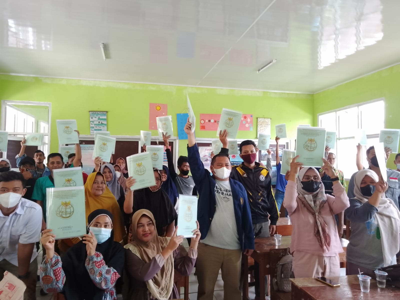 Ratusan Warga Desa Sukaresmi Terima Sertifikat Tanah Gratis