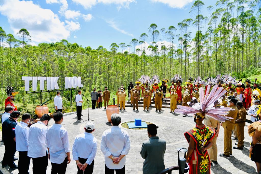 Tiba di Titik Nol Kilometer IKN, Presiden Satukan Tanah dan Air Nusantara