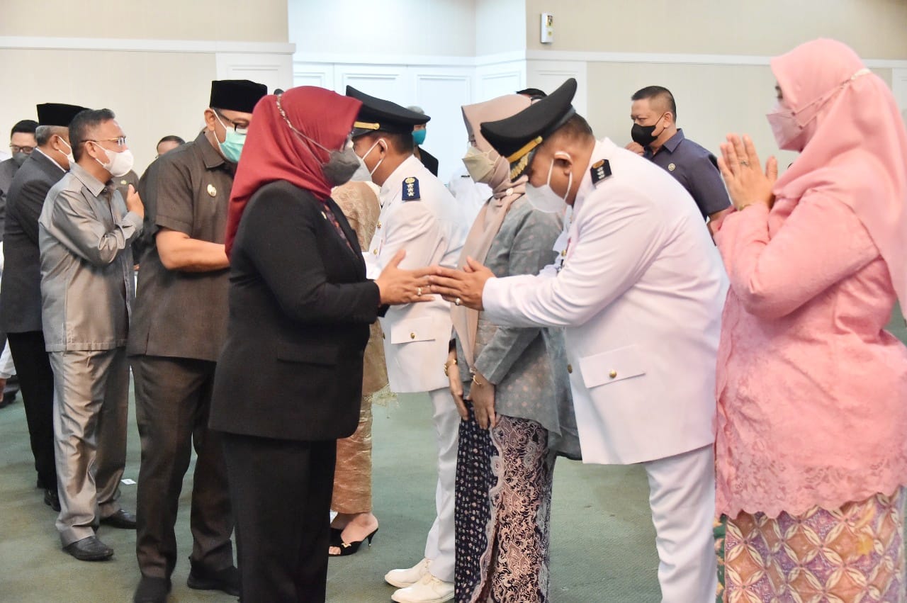 Lantik Enam Camat, Ini Pesan Ade Yasin!