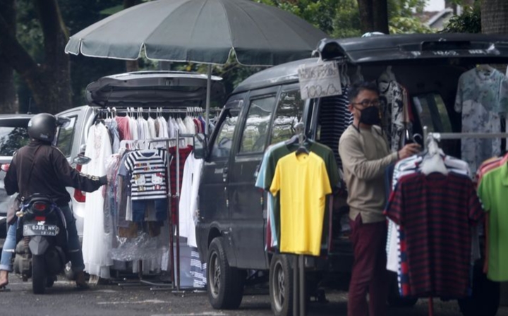 Banyak Pedagang Mangkal Pakai Mobil , Warga Protes ke Satpol PP