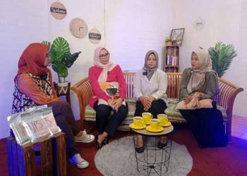 Keren! Istri Direksi Tirta Pakuan Bikin Hijab YFS Untuk Semua Usia