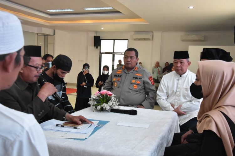 Wah! 142 Pasangan Menikah di Kantor Polisi