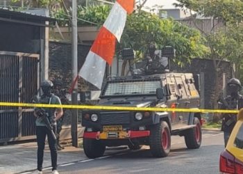 Direkontruksi, Ferdy Sambo cs Berseragam Tahanan