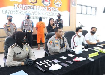 Polisi Bekuk Pengedar Narkoba dan Sita  Barang Bukti 1,3 Kilogram Sabu