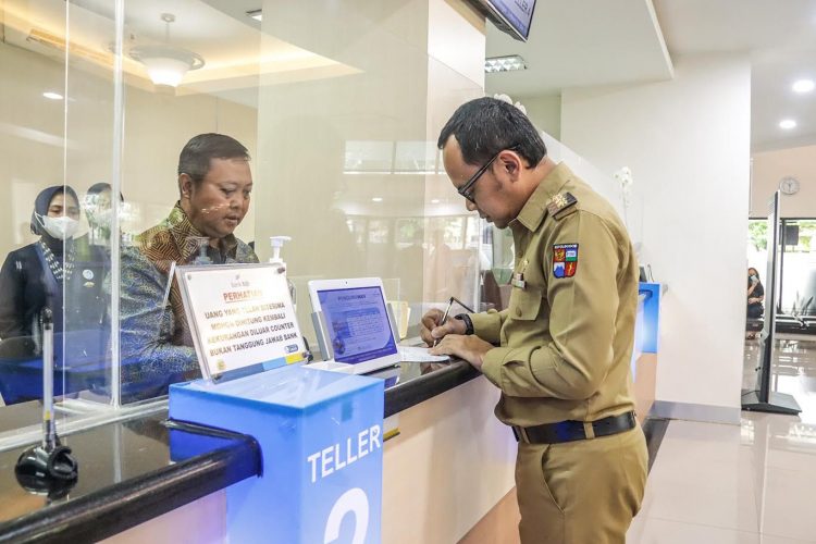 Hari Pelanggan Nasional, Direksi BJB Layani Langsung Pelanggan