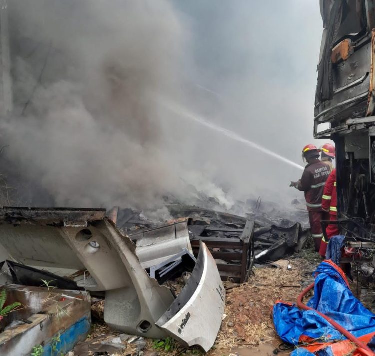 Lima Unit Bus di Babakan Madang Bogor Terbakar, Ini Penyebabnya!