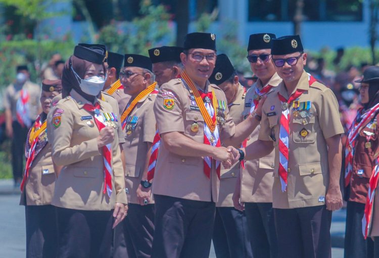 Disematkan Gubernur Jabar, Bima Arya Raih Lencana Darma Bakti