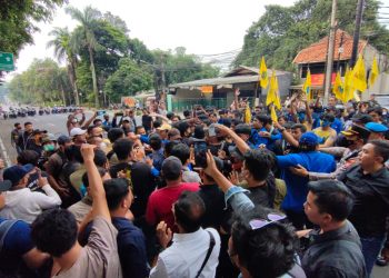 Demo Mahasiswa Tolak Kenaikan Harga BBM Dekat Istana Bogor Ricuh