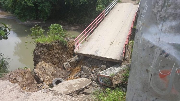 Jembatan Cicadas Babakan Madang Amblas, Akses Jalan Terputus