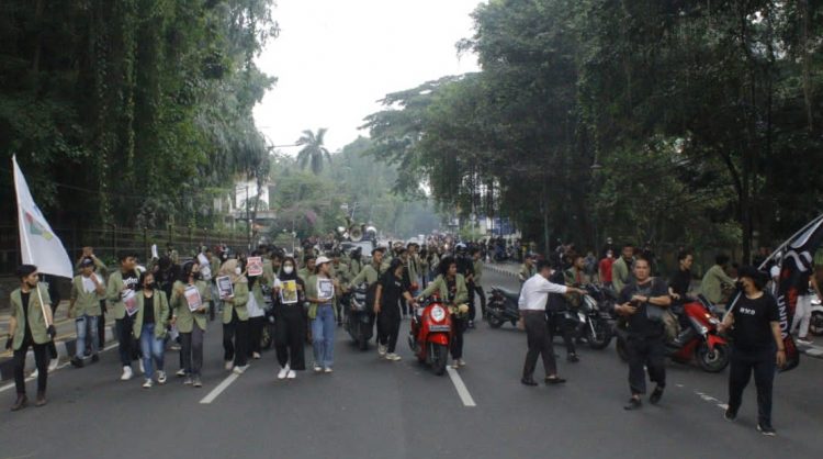 Mahasiswa Unida Kecam Kebijakan Kenaikan Harga BBM