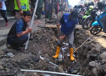Tim Perbaikan Tirta Pakuan Gerak Cepat Atasi Kebocoran Pipa di Pamoyanan