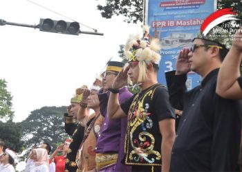 Direksi dan Dewas Perumda PPJ Upacara Bendera Gunakan Pakaian Adat