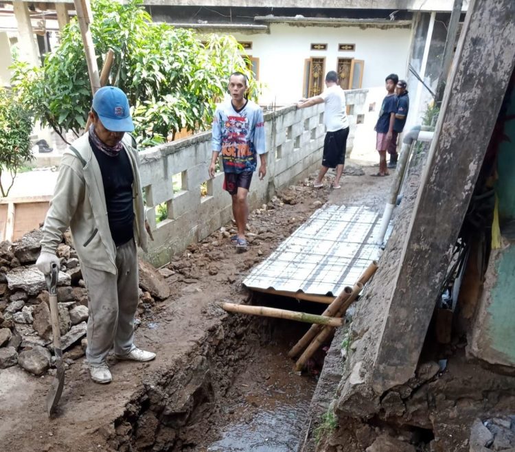 Kelurahan Cisarua Alokasikan Dana Kelurahan Untuk Bangun Lingkungan 