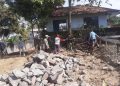 Pasca Banjir, Warga Cisarua Gotong Royong Perbaiki Drainase