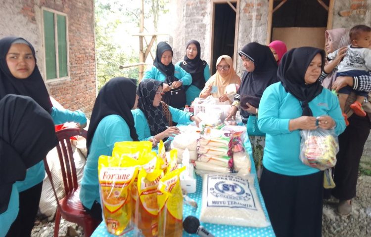 Warga Rancamaya Ramai-ramai Tukar Sampah Dengan Sembako