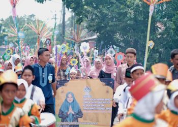 Peringati Hari Santri, Madrasah Diniyah Musthofa Al-Maroghi Gelar Pawai Hingga Lomba Kostum Terunik