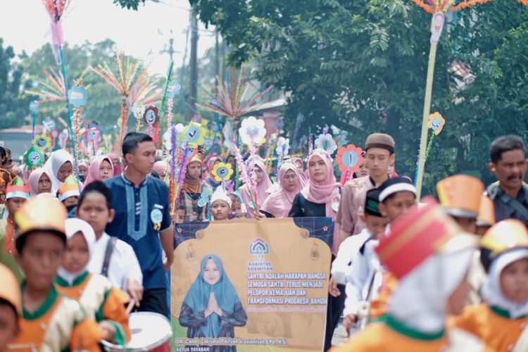 Peringati Hari Santri, Madrasah Diniyah Musthofa Al-Maroghi Gelar Pawai Hingga Lomba Kostum Terunik