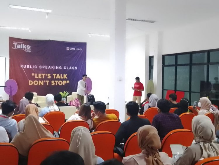 Melalui Seminar Bertajuk “Let’s Talk Don’t Stop” Komunitas Kejar Mimpi Cetak Publik Speaking Handal