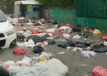 Gila! Dilanda Banjir, Gang Kosasih Jadi Lautan Sampah 