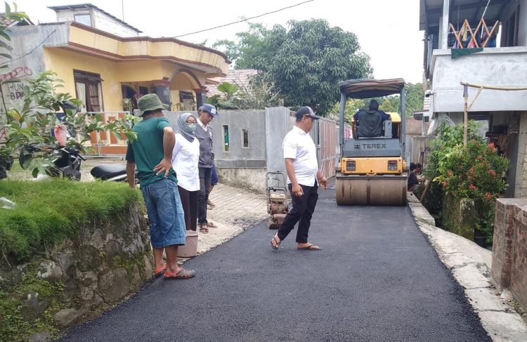 Alokasikan Samisade, Desa Sirnagalih Sukses Betonisasi dan Aspal Jalan