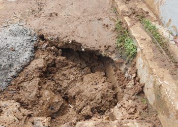Drainase Rusak Akibat Galian Telkom Diprotes Warga