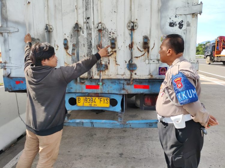 Truk Pengangkut Minyak Dibobol Maling di Tol Jagorawi