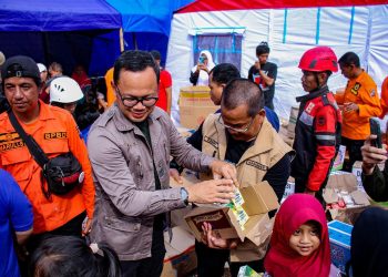 Datangi Tenda Pengungsian Gempa Cianjur, Bima Arya Lihat Semangat Anak-anak