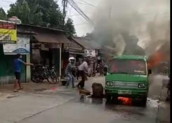 Sebuah Angkot Jurusan Ciapus – BTM Ludes Terbakar