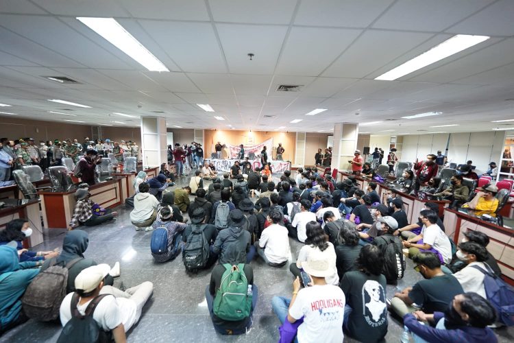 Tolak KUHP, Mahasiswa Duduki Gedung DPRD Kota Bogor
