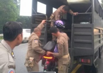 Ganggu Ketertiban, Satpol PP Angkut Sepeda Listrik Komersil Yang Mangkal di Trotoar