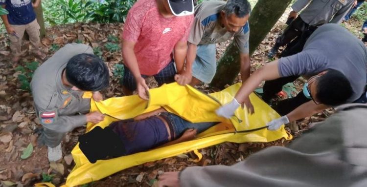 Seorang Pria Ditemukan Tewas Gantung Diri di Pohon Manggis