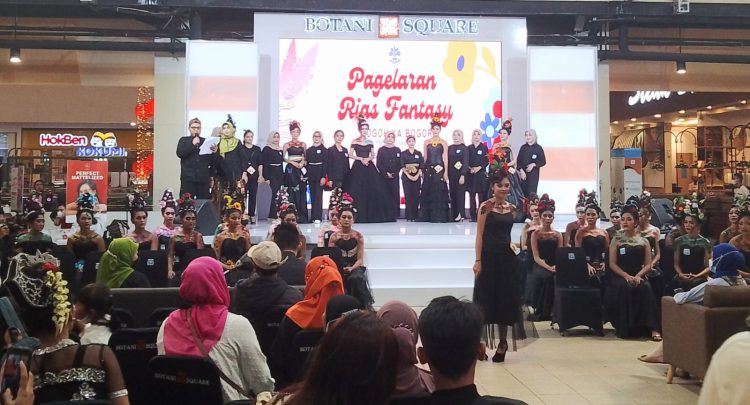 Pagelaran Rias Wajah Fantasi Tunjukan Kreatifitas Siswa SMK 