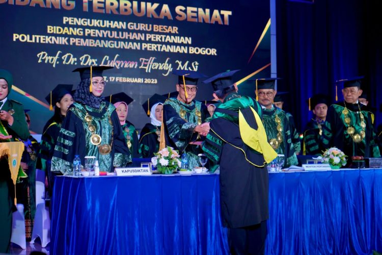 Kementan Kukuhkan Guru Besar Pertama Polbangtan