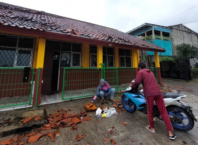 SDN Pasir Eurih 5 Diterjang Puting Beliung, Sarpras Belajar Rusak Berat 
