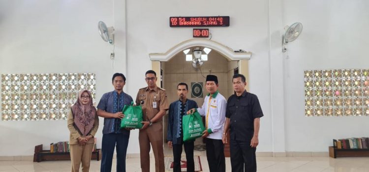 Baznas Kota Bogor Bagikan Paket Sembako Untuk UPZ Masjid