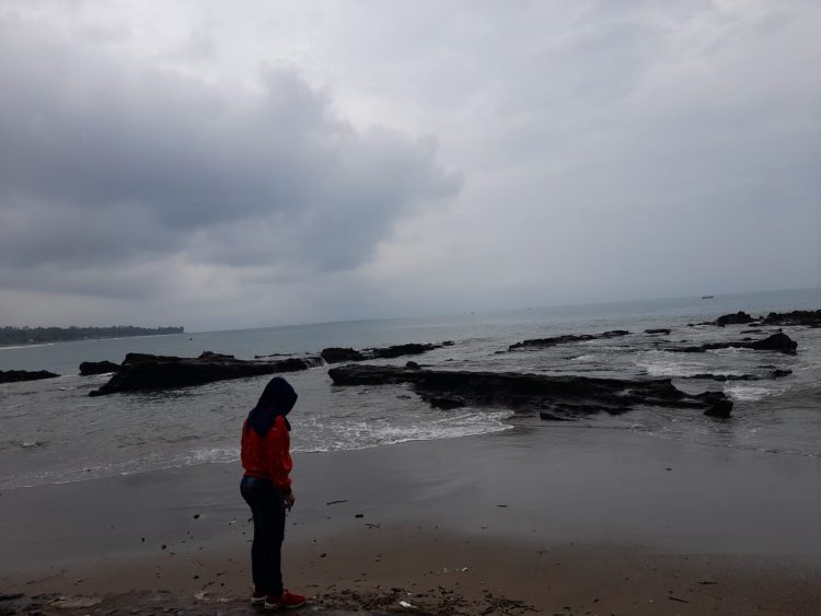 Pantai Karang Hawu, Mistis dengan Pasir Bertekstur Halus