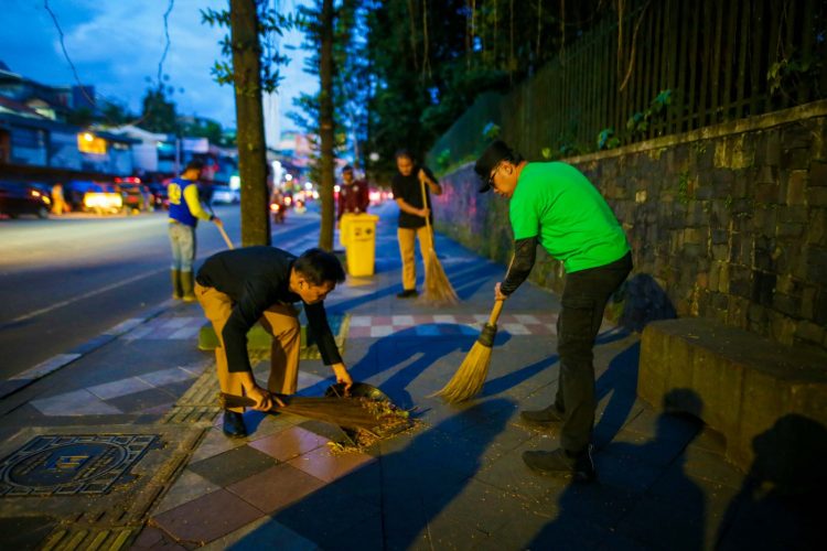 Keren! Ratusan ASN Sapu Jalan di 64 Titik di Kota Bogor