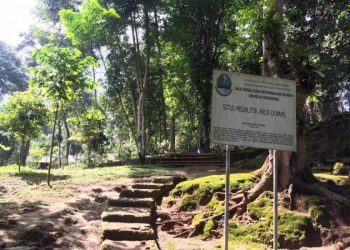 Menikmati Tenang dan Ademnya Kawasan Situs Megalitik Batu Cibalay Tenjolaya
