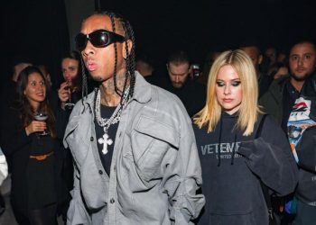 Heboh! Paris Fashion Week, Avril Lavigne Pamer Kemesraan Dengan Tyga