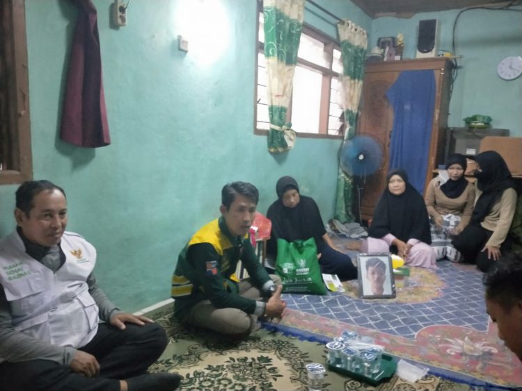 Baznas Kota Bogor Sambangi Kediaman Keluarga Almarhum “AS” Korban Aksi Kekerasan Pelajar