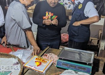 Jaga Kepercayaan Masyarakat, Perumda PPJ Tera Ulang Timbangan di Pasar Tradisional