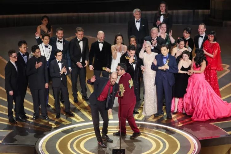 Borong Piala, Everything Everywhere All at Once bersinar terang di Oscar 2023