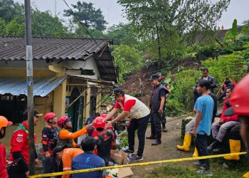 Wakil Ketua DPRD Kota Bogor Datangi Lokasi Longsor di Empang